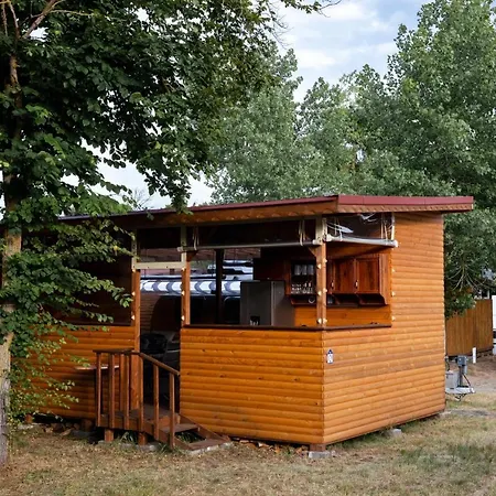 Campsite Luxury Vintage Airstream Rv/caravan Retro Charm Meets Comfort