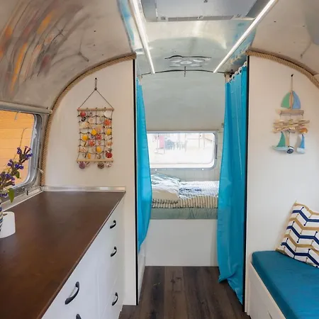 Campsite Luxury Vintage Airstream Rv/caravan Retro Charm Meets Comfort Kiten (Burgas)