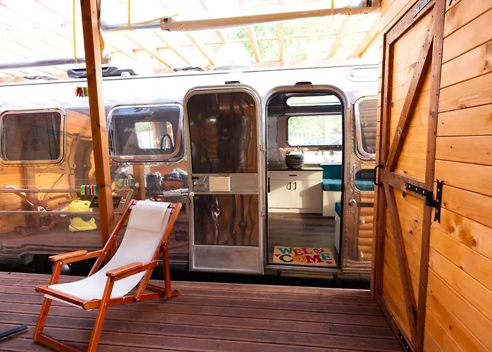 Campsite Luxury Vintage Airstream Rv/caravan Retro Charm Meets Comfort Kiten (Burgas)