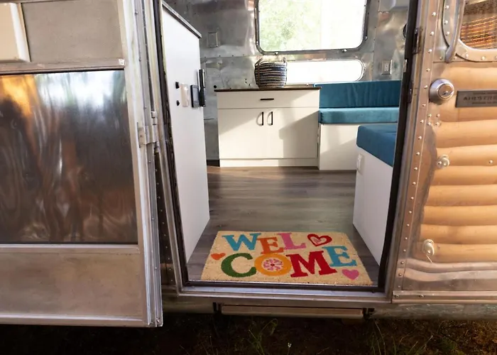 Campsite Luxury Vintage Airstream Rv/caravan Retro Charm Meets Comfort *