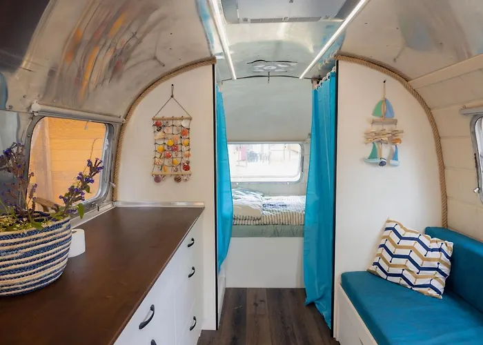 Campsite Luxury Vintage Airstream Rv/caravan Retro Charm Meets Comfort Kiten (Burgas)