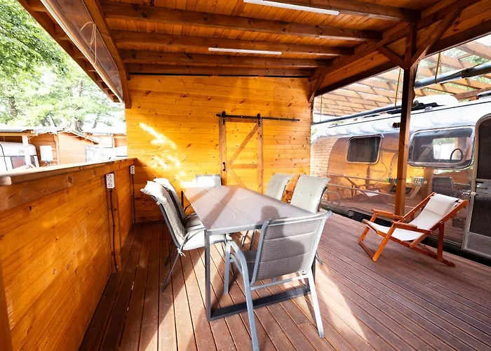 캠프장 Luxury Vintage Airstream Rv/caravan Retro Charm Meets Comfort *