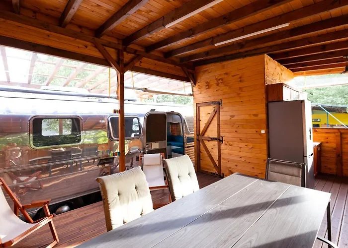 캠프장 Luxury Vintage Airstream Rv/caravan Retro Charm Meets Comfort 키텐