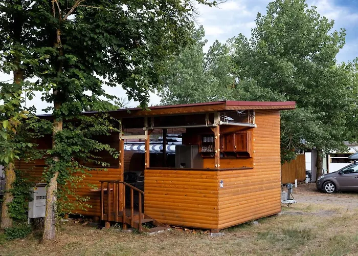 캠프장 Luxury Vintage Airstream Rv/caravan Retro Charm Meets Comfort