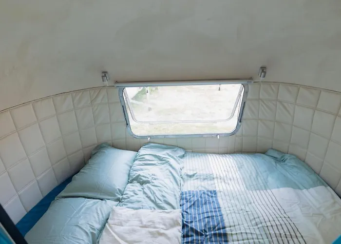 Luxury Vintage Airstream Rv/caravan Retro Charm Meets Comfort 캠프장 *