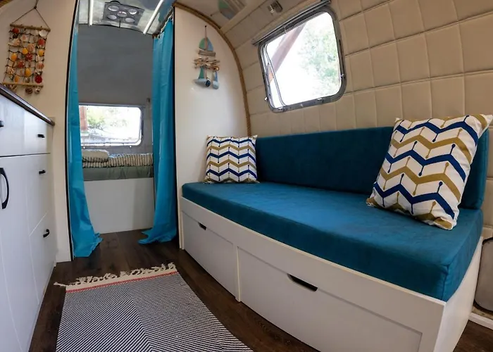 Luxury Vintage Airstream Rv/caravan Retro Charm Meets Comfort 키텐